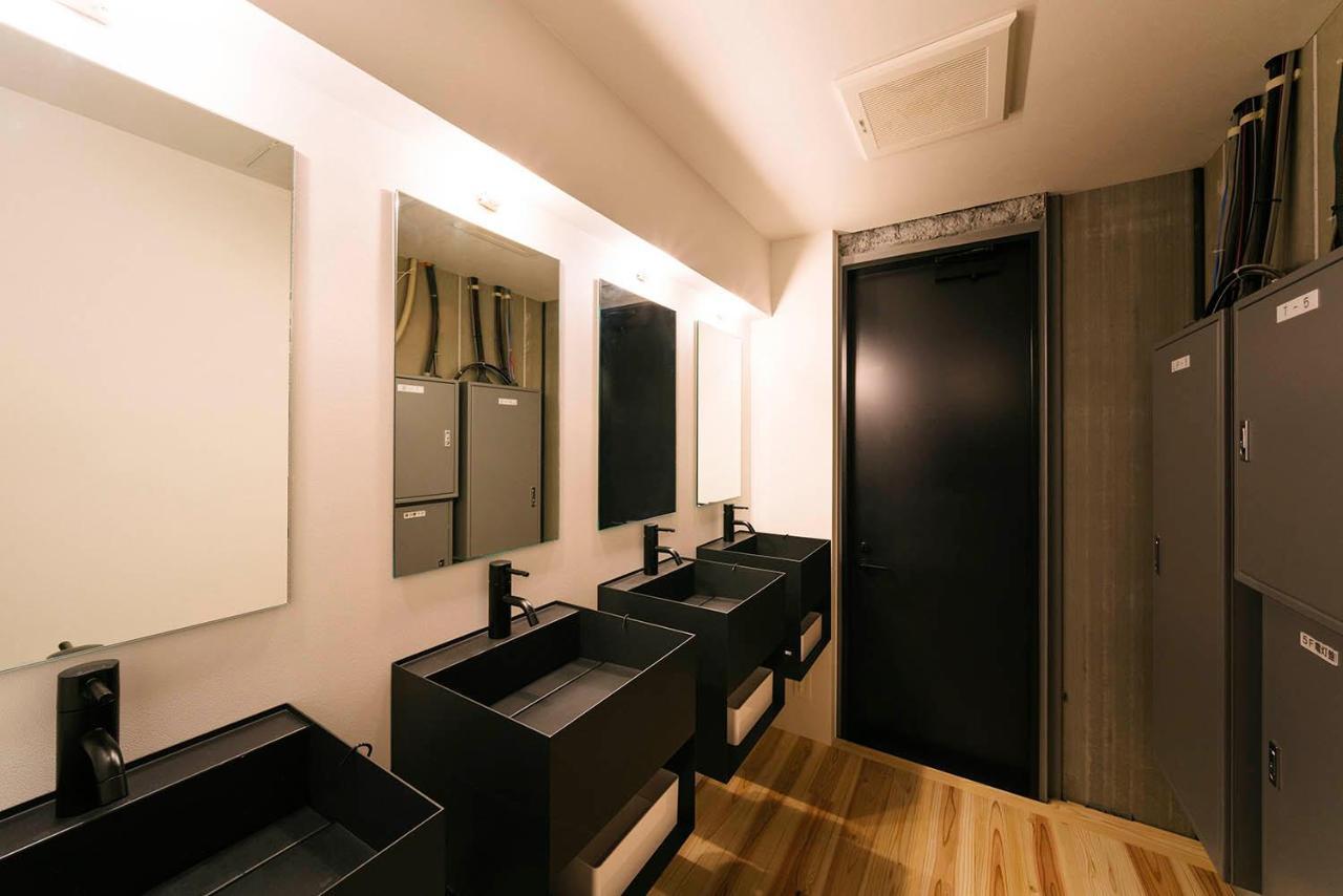 Manga Art Hotel, * Tokyo