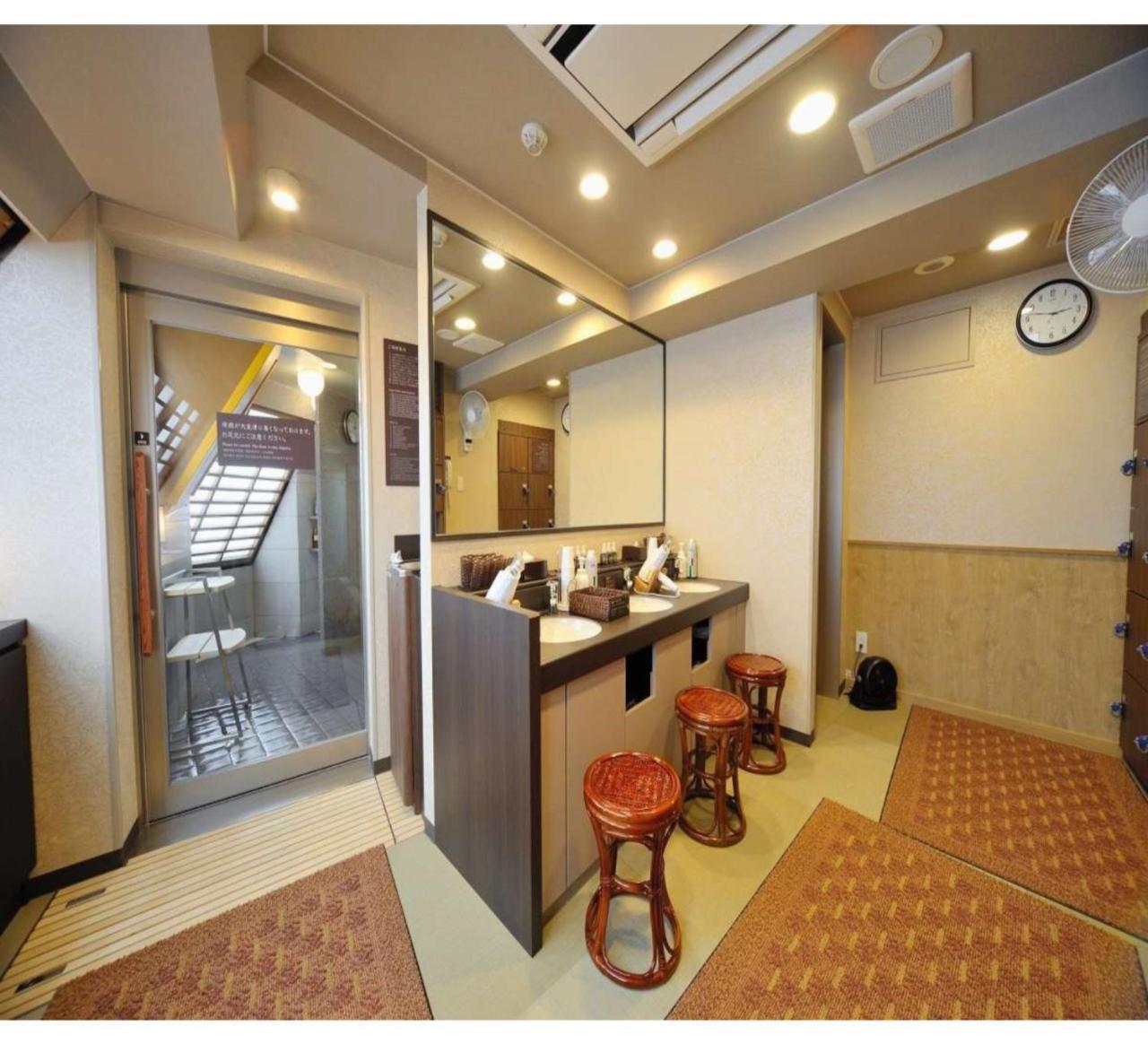 Global Gotanda Capsule hotel