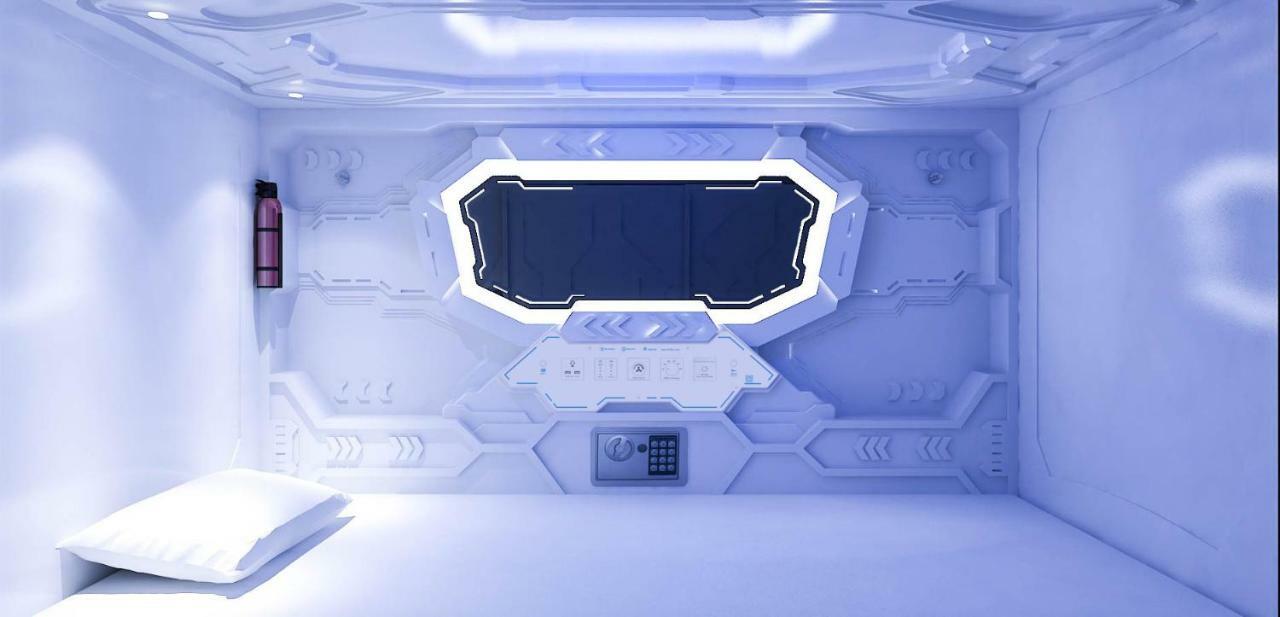Capsule hotel Moon Station *