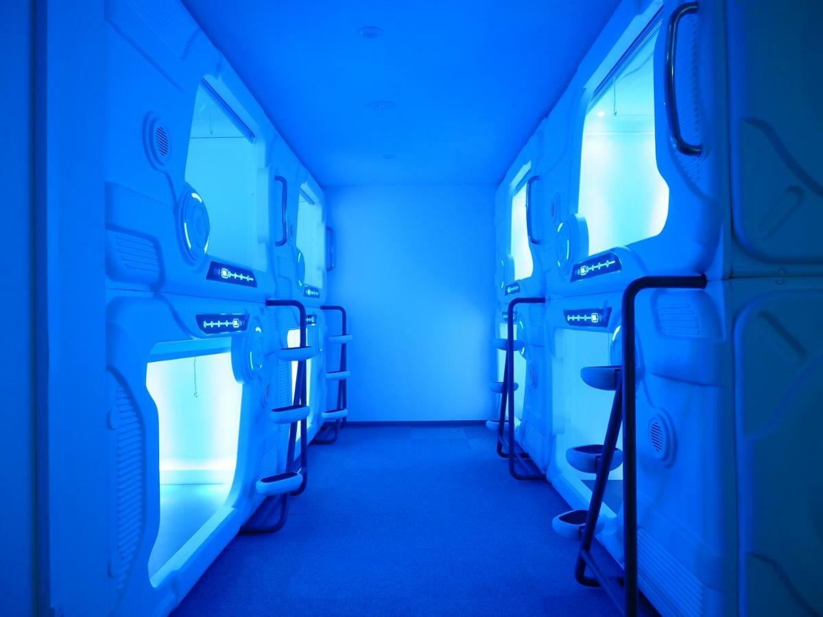 Moon Station Capsule hotel