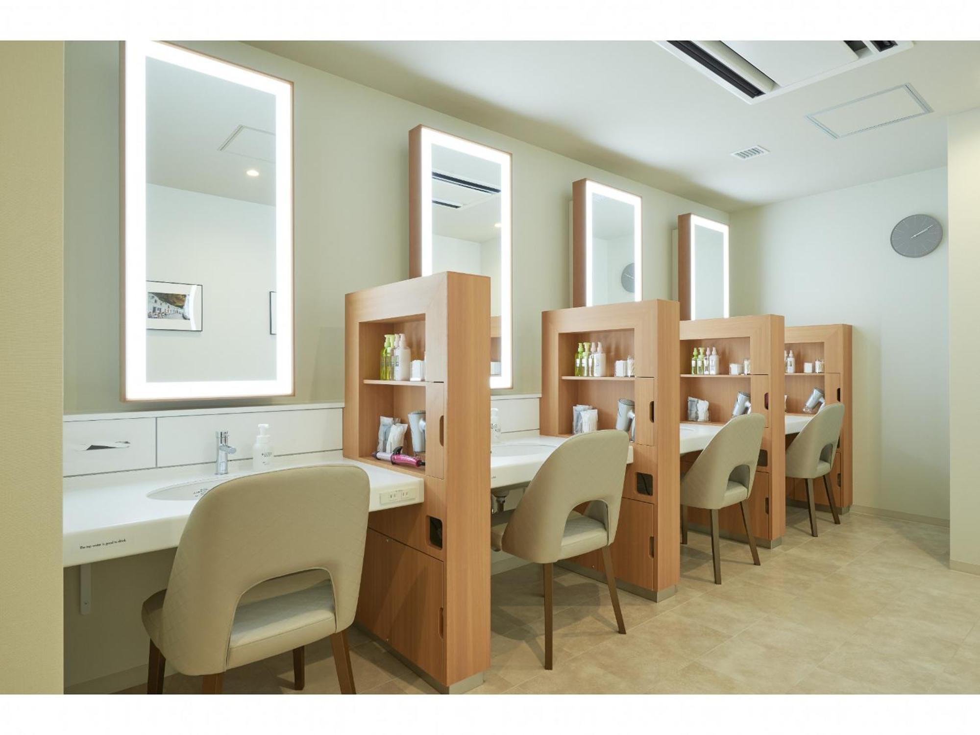 Capsule hotel First Cabin Kyobashi *