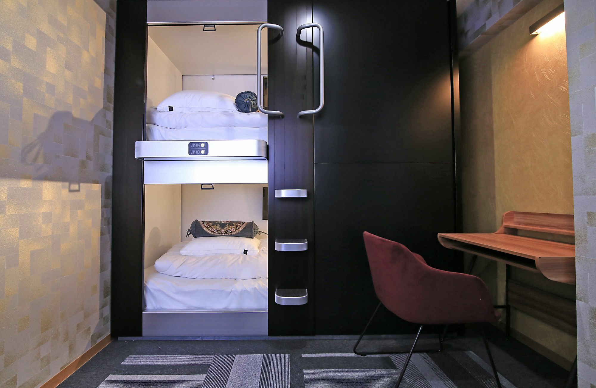 Capsule hotel The Global *