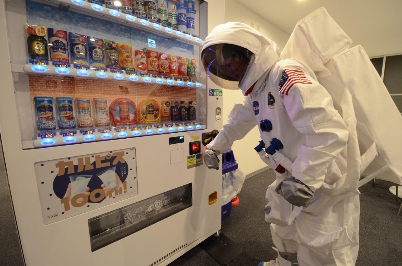 Moon Station Capsule hotel
