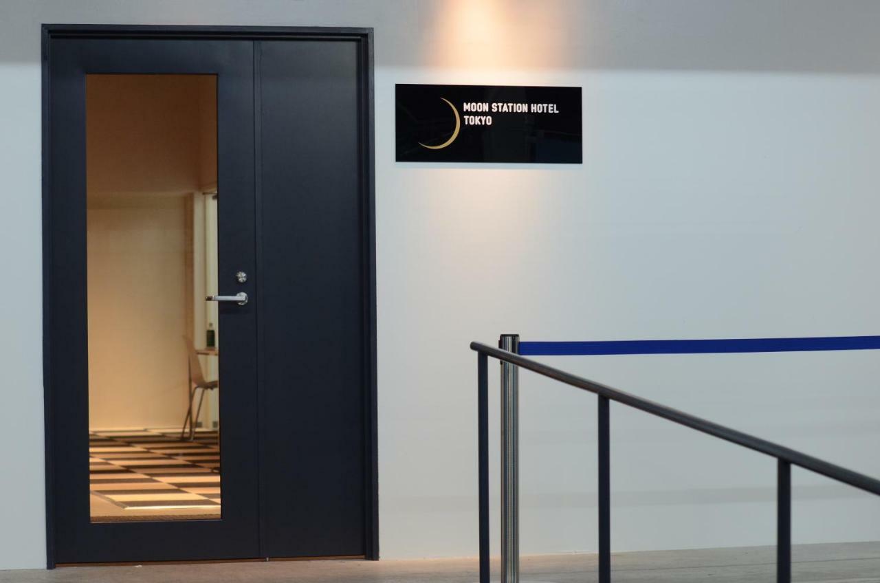 Moon Station Capsule hotel