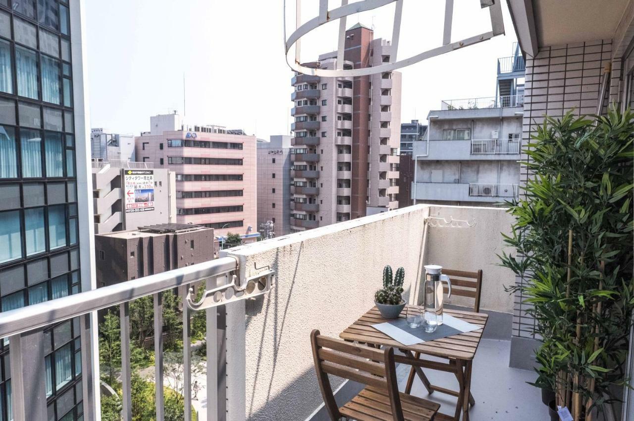 Charming With Private Balcony Apartment *