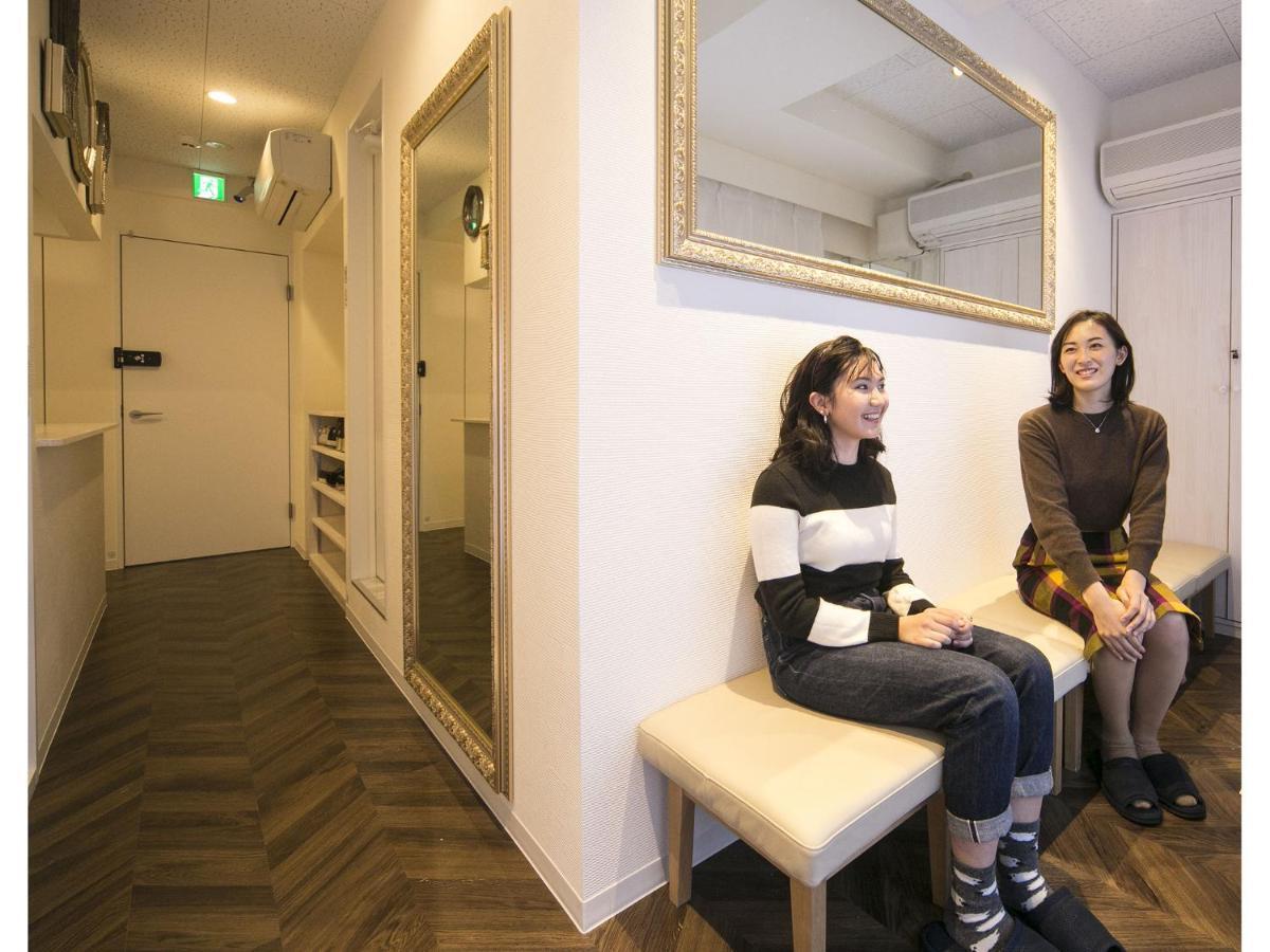 Alice In The Mirror Caters To Women * Tokyo