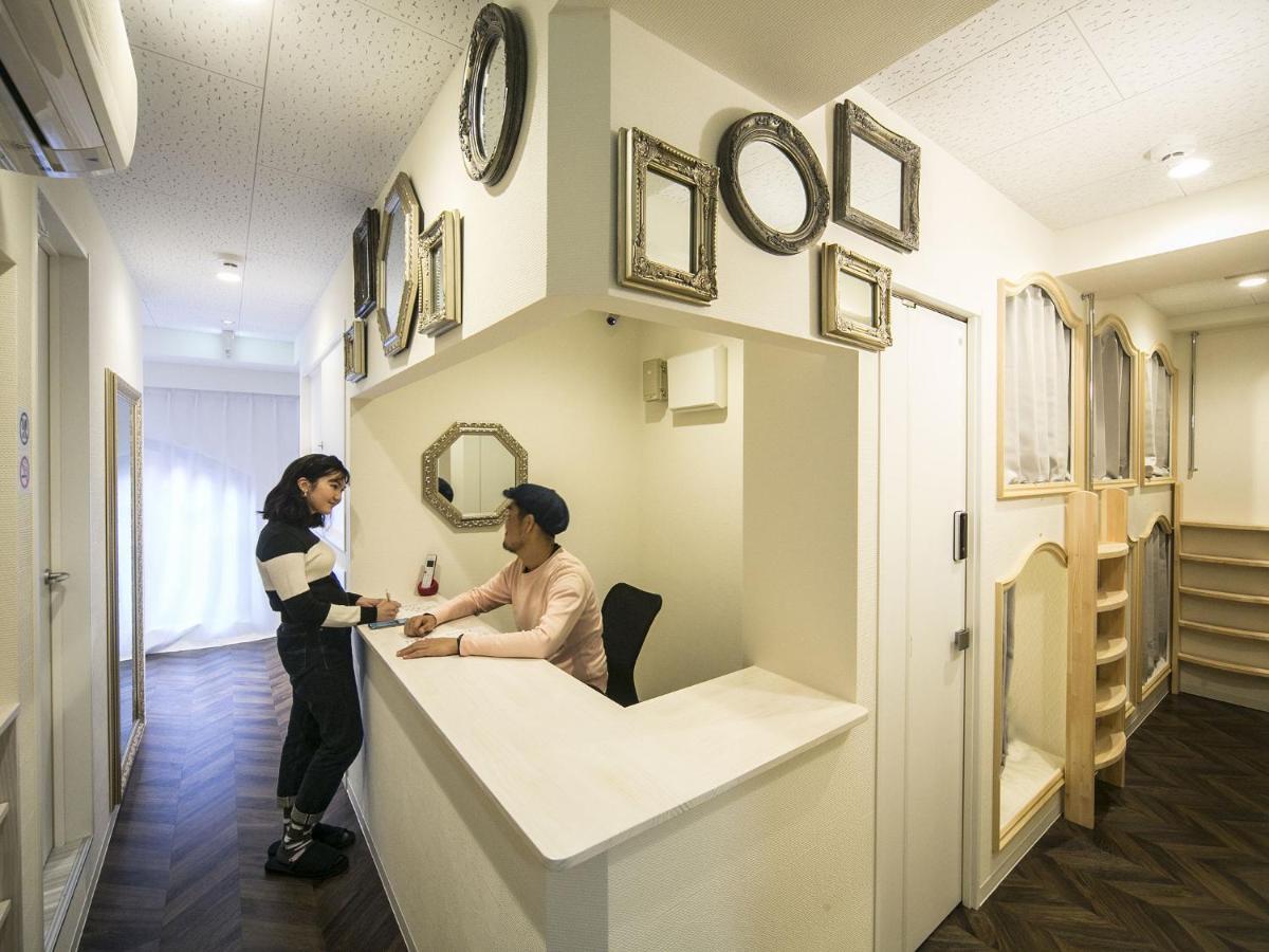 Alice In The Mirror Caters To Women Hostel *