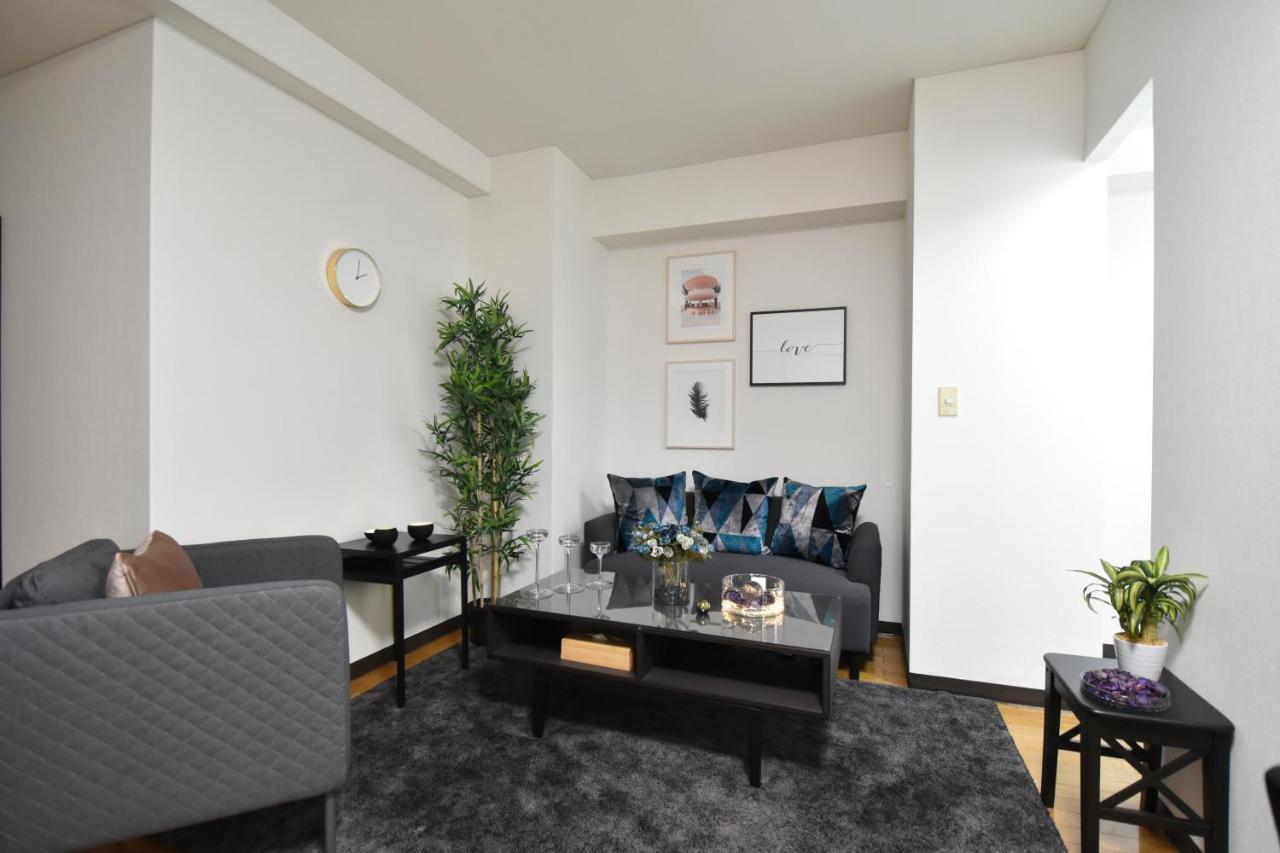 Charming With Private Balcony Apartment *
