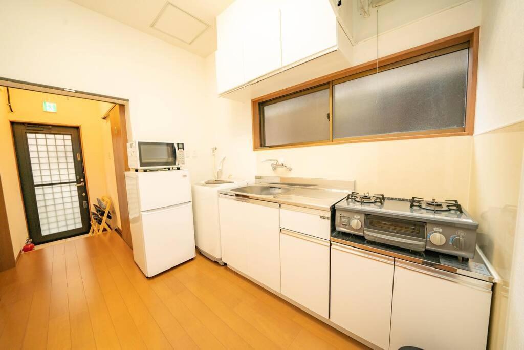 Apartment 3 Bedrooms House In Food Heaven Area *
