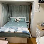 新宿安靜の家-A Quiet Home In Shinjuku - A 26 Square Meter Double Bed Room That Feels Like Home