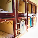 Oak Hostel Cabin