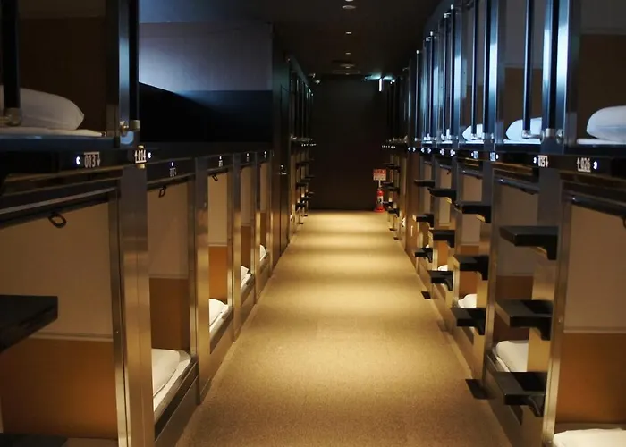 Men Only Capsule Room & Sauna, Bathhouse 男性専用サウナ&カプセル Minami Roppongi