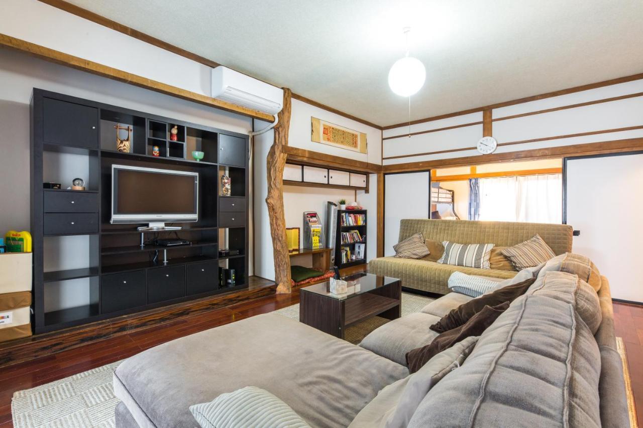 Samurai House - Large Family House, West Shinjuku Holiday home