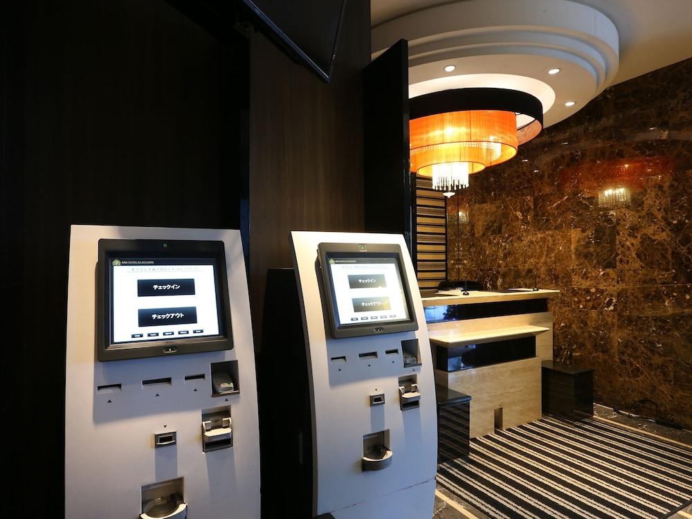 Apa Higashi Shinjuku Ekimae 3*