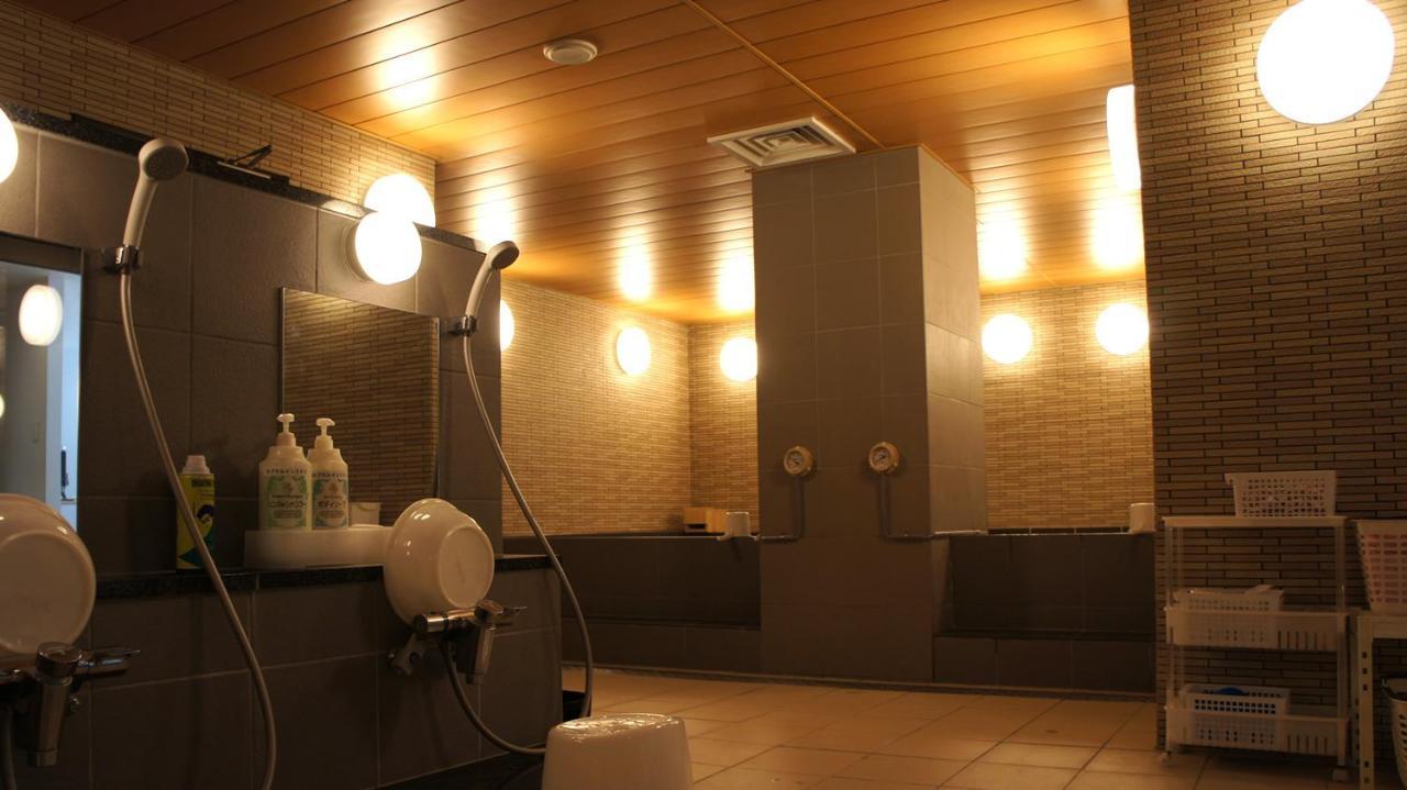 Men Only Capsule & Sauna, Bathhouse 男性専用サウナ&カプセル Minami Roppongi * Tokyo