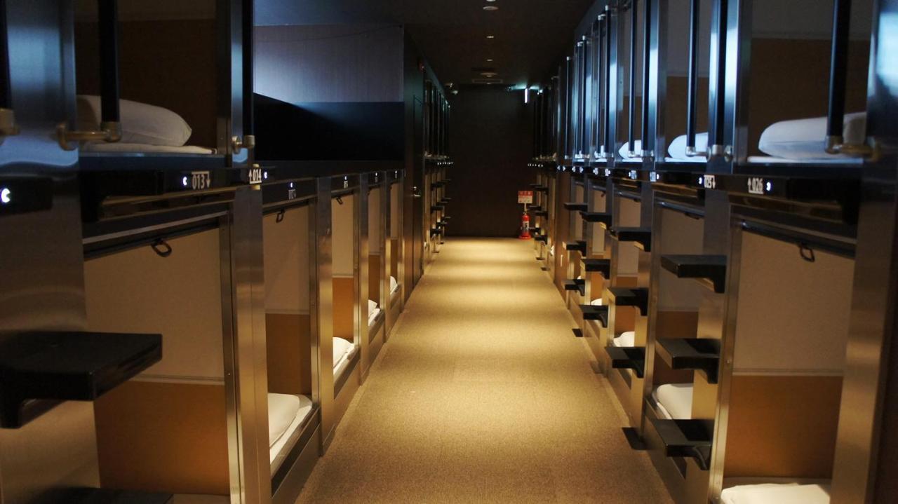 Men Only Capsule & Sauna, Bathhouse 男性専用サウナ&カプセル Minami Roppongi Capsule hotel *
