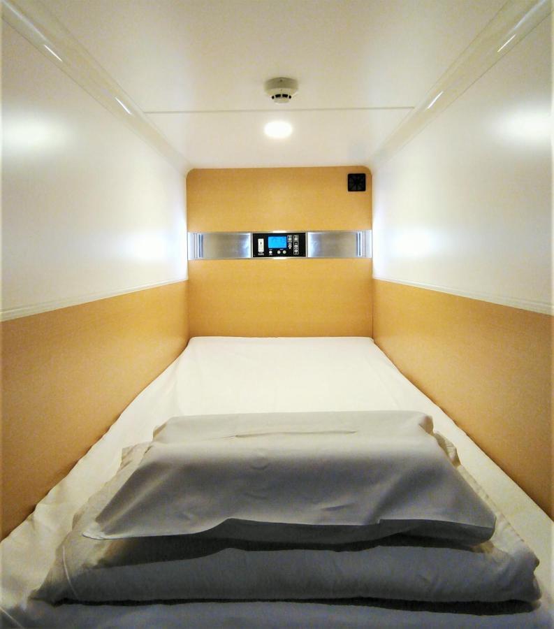Capsule hotel Men Only Capsule & Sauna, Bathhouse 男性専用サウナ&カプセル Minami Roppongi