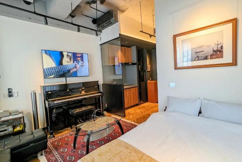 Acoustic Garage Apartment *