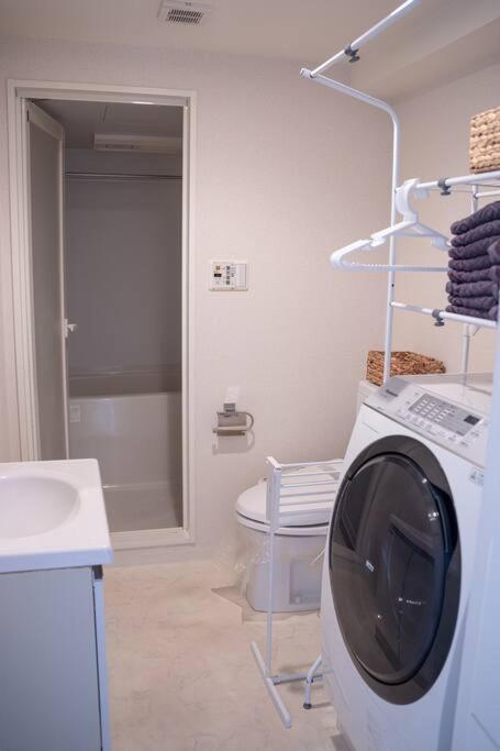 Kinshicho Sky View: Prime Location With Projector & Wi-fi