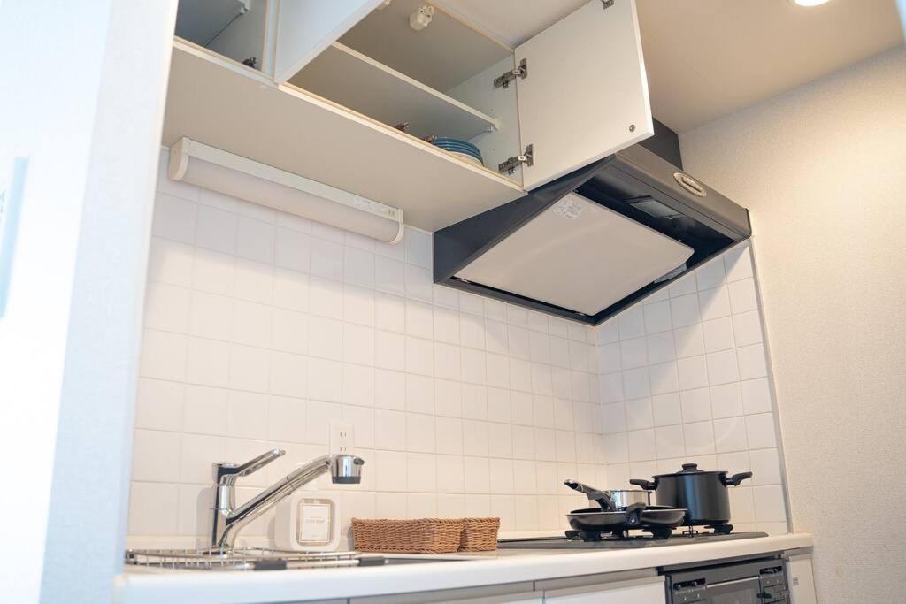 Apartment Kinshicho Sky View: Prime Location With Projector & Wi-fi Tokyo