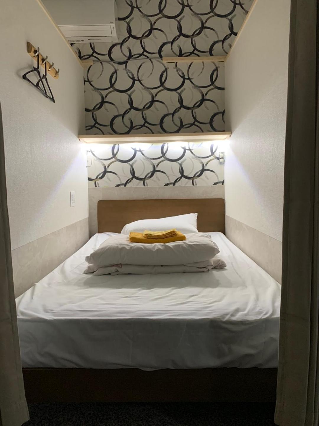 Capsule hotel Shinjuku Sky