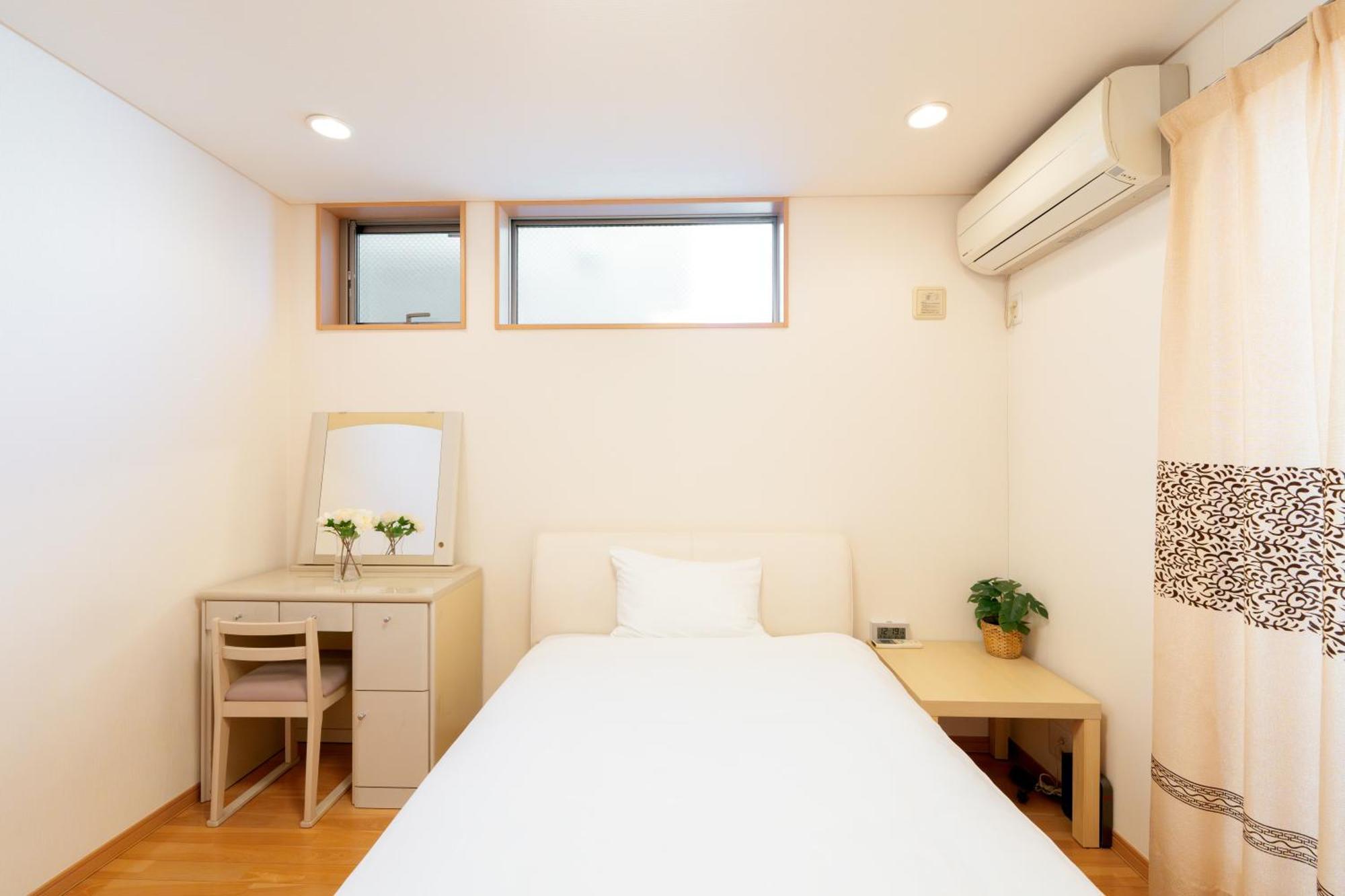Villa Higashi Shinjuku Modern House *
