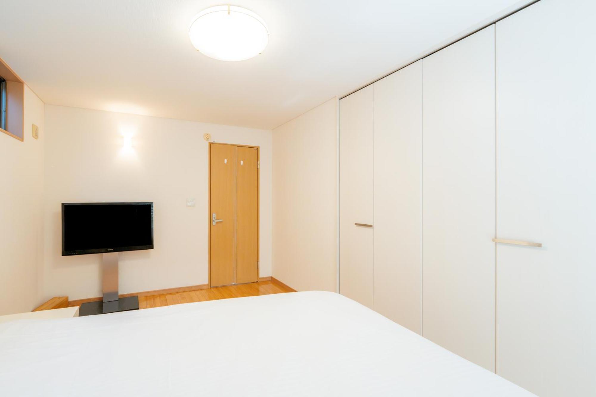 Villa Higashi Shinjuku Modern House