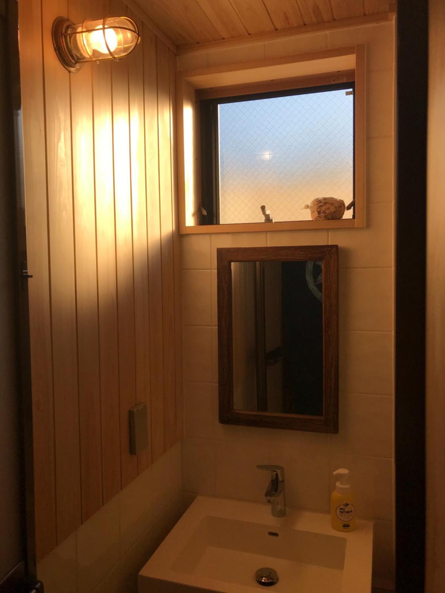 Apartment 木と漆喰のモダンな部屋 *