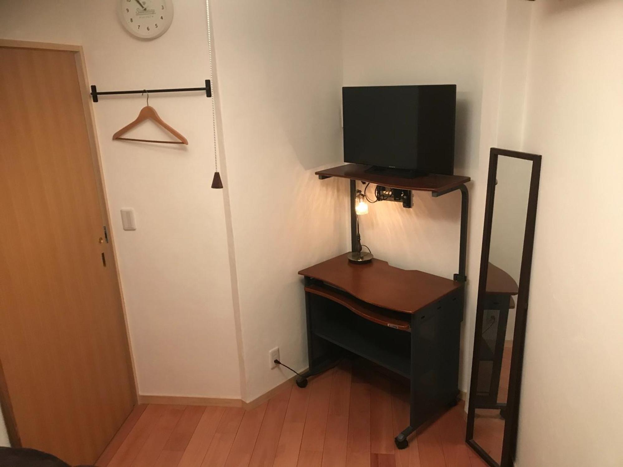 木と漆喰のモダンな部屋 Apartment *