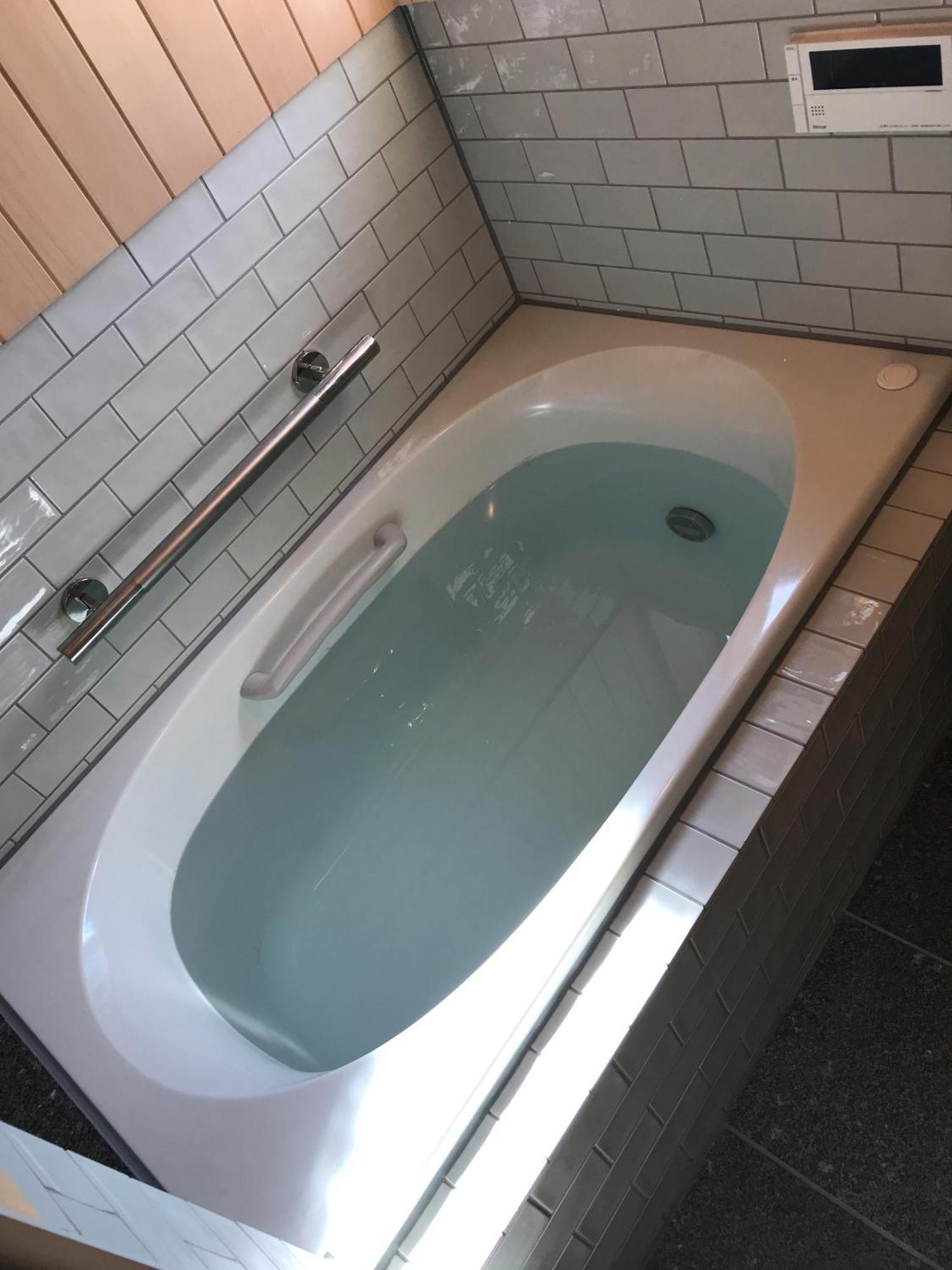 Apartment 木と漆喰のモダンな部屋 *
