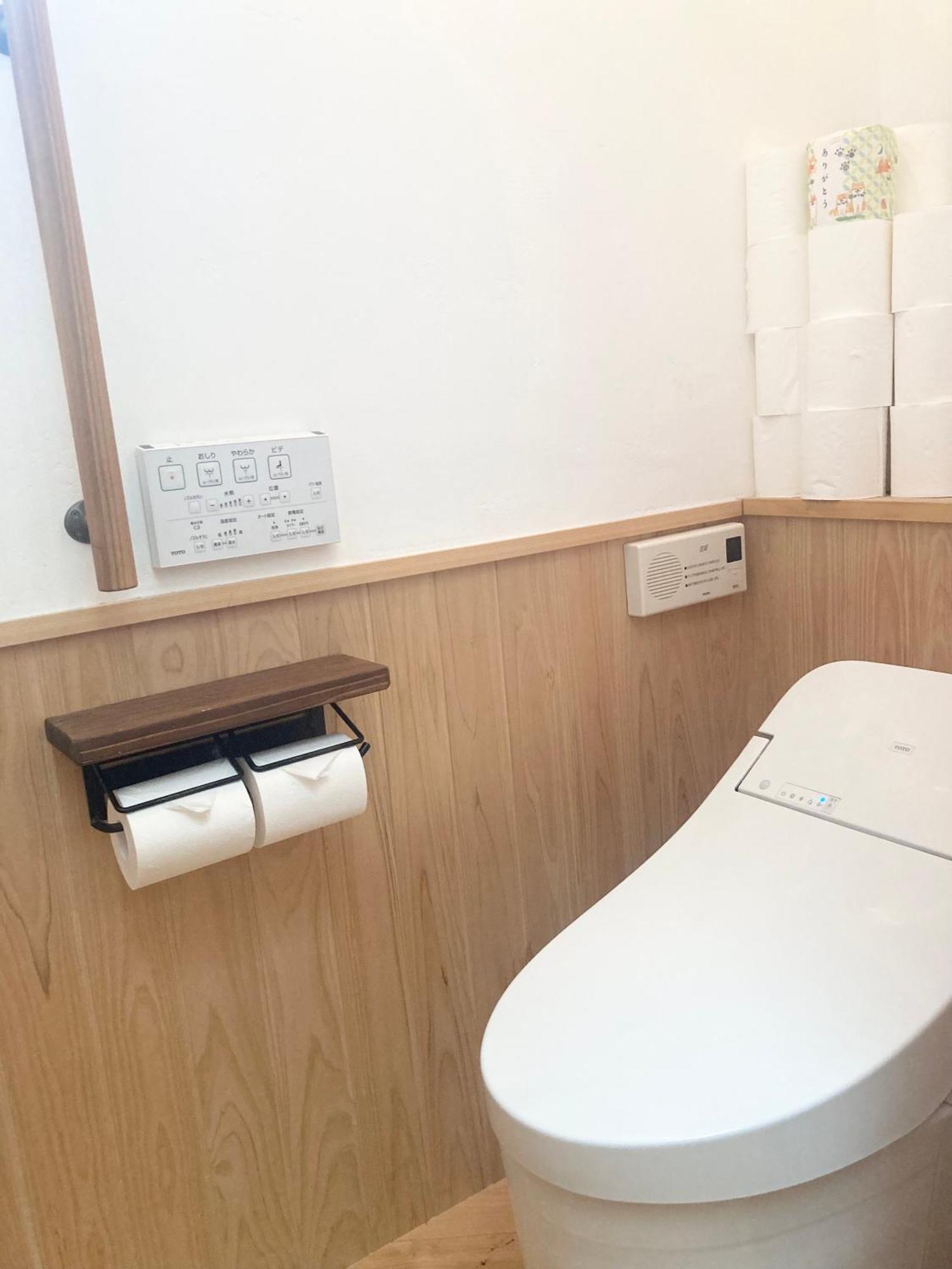 木と漆喰のモダンな部屋 Tokyo