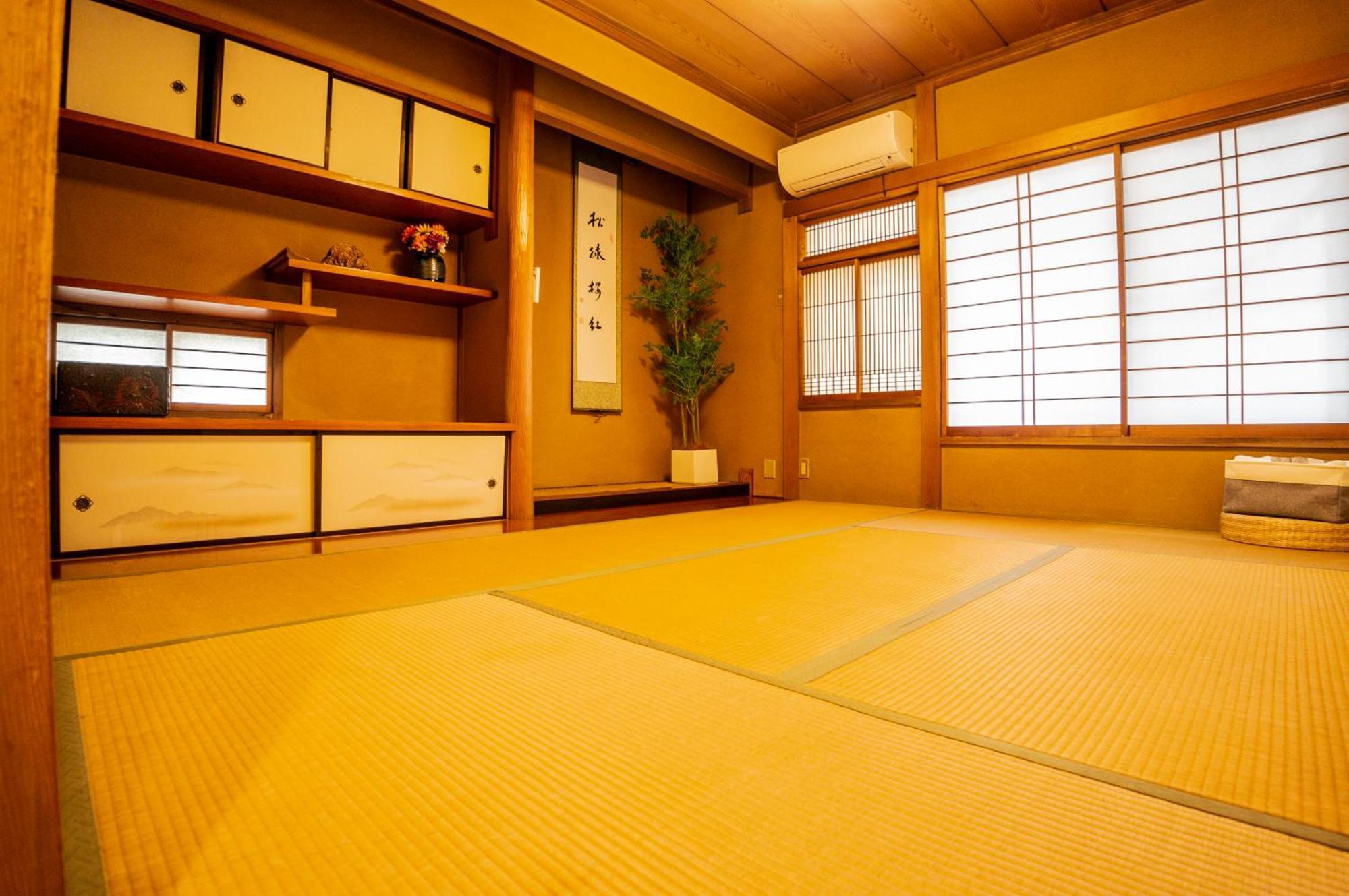 Villa Family Or Business Travel 20 Percent Off 20 Guests 144sqm Free Ikebukuro Shuttle 2 Kitchens Bathrooms 4 Bedrooms *