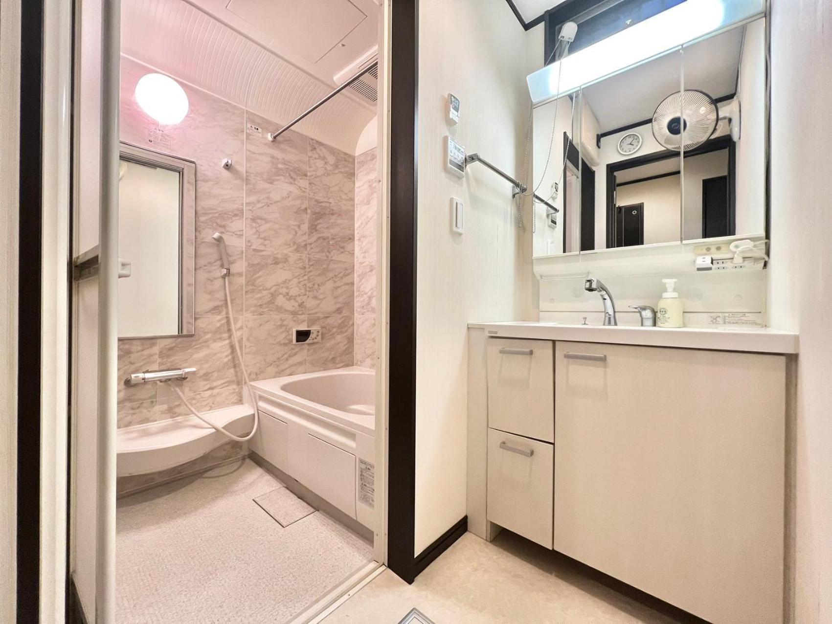 Aparthotel 3min To Sta 9mins Direct To Ikebukuro 10mins To Ueno 13 Mins To Shinjuku Whole Big House Gread Location Easy To Every Spots Max For 6 *
