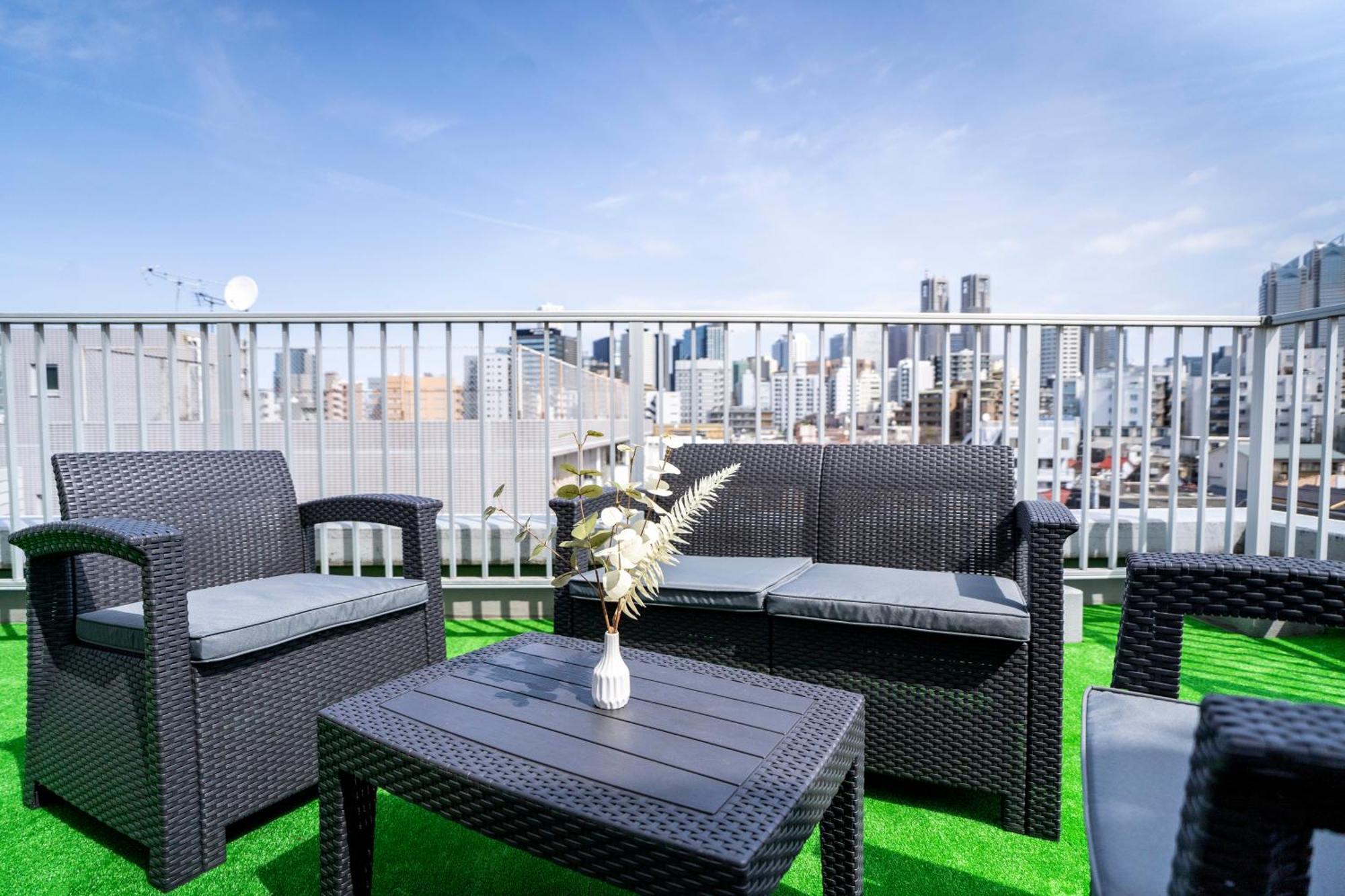 6th Floor 602 With Elevator, 700 Meters Walk From Nishi-shinjuku Gochome 4 Minutes To Shinjuku, 75 Square Meters 30 Square Meters Of Large Balcony Apartment Tokyo