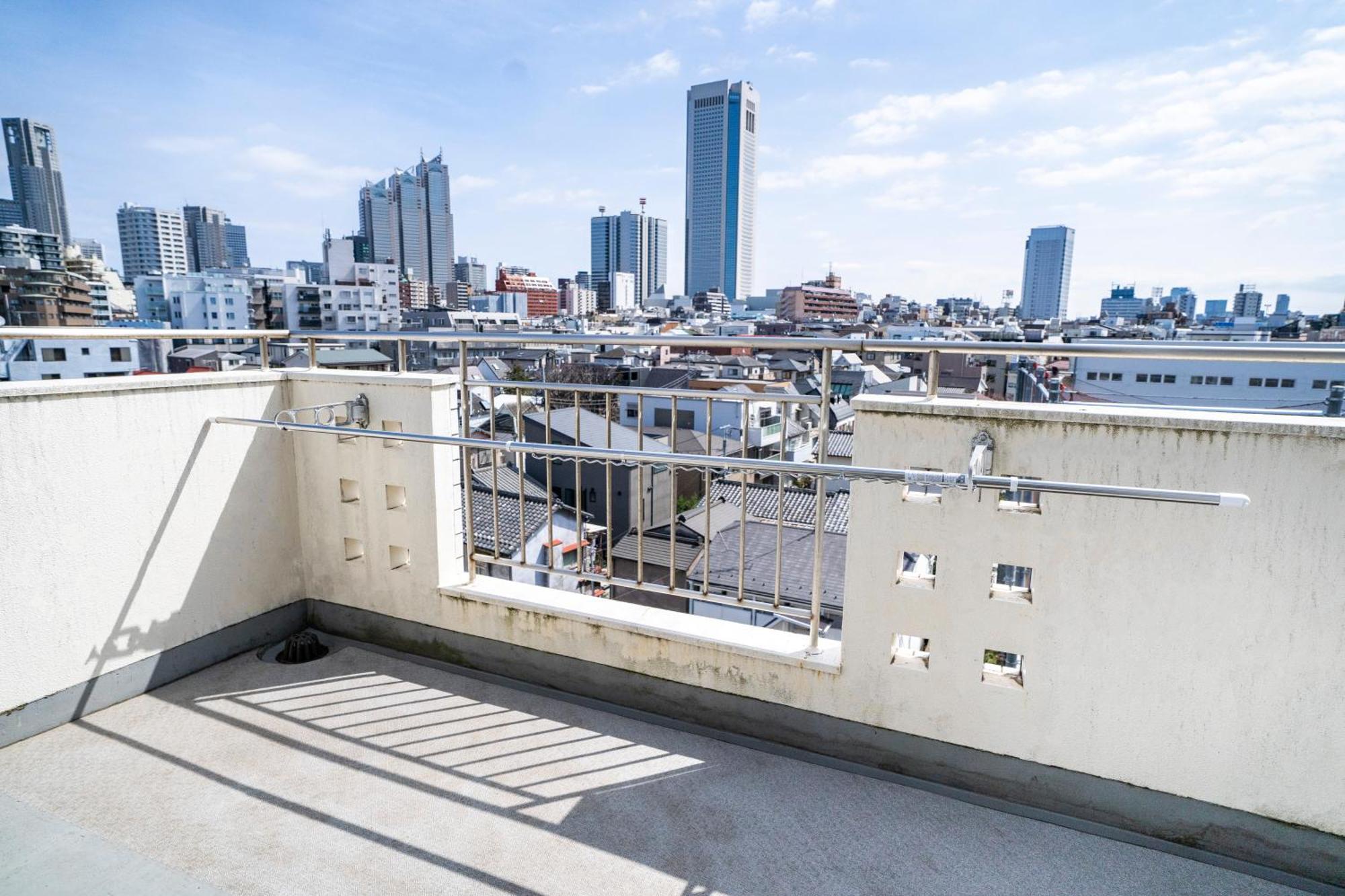 6th Floor 602 With Elevator, 700 Meters Walk From Nishi-shinjuku Gochome 4 Minutes To Shinjuku, 75 Square Meters 30 Square Meters Of Large Balcony Apartment