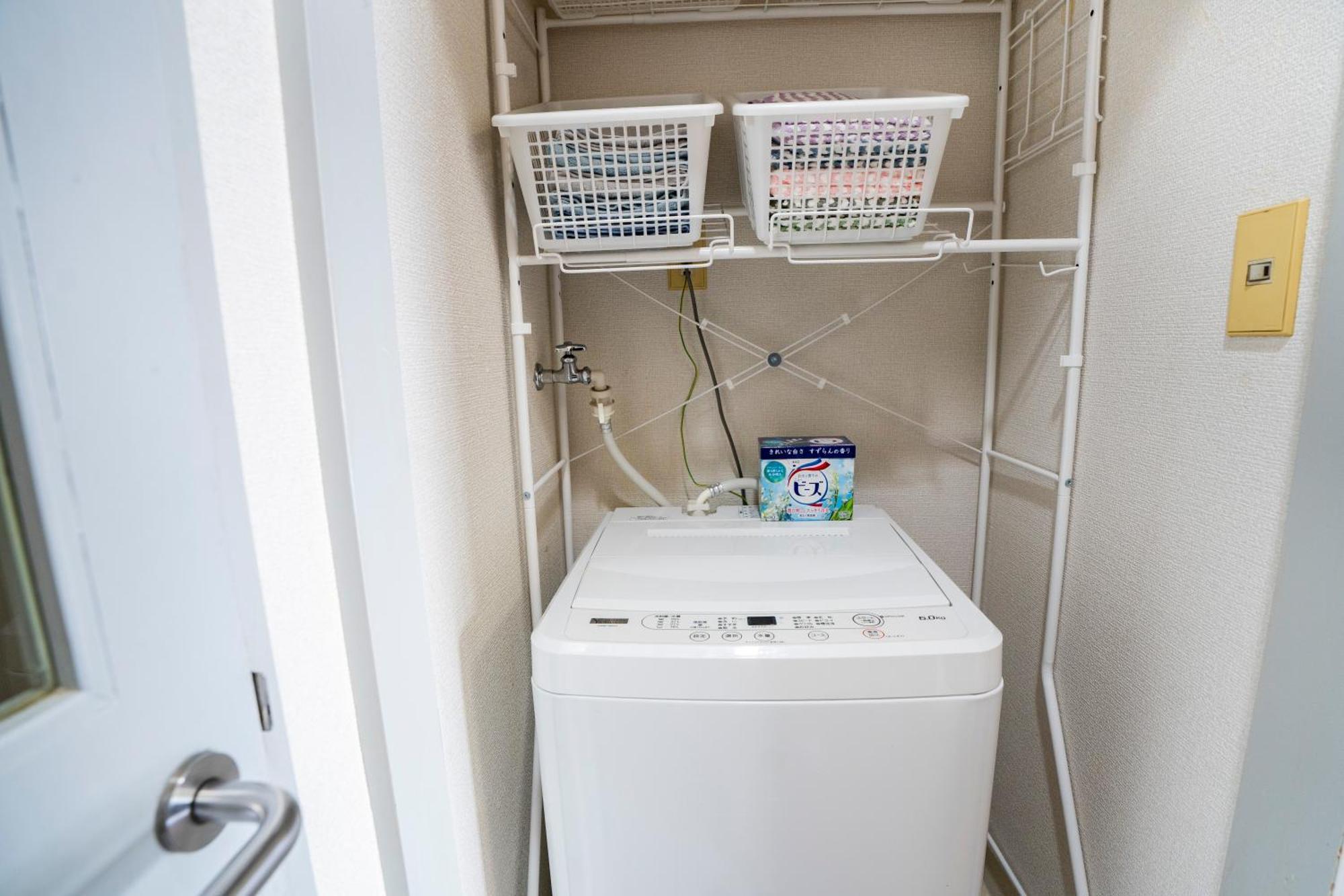Apartment 6th Floor 602 With Elevator, 700 Meters Walk From Nishi-shinjuku Gochome 4 Minutes To Shinjuku, 75 Square Meters 30 Square Meters Of Large Balcony Tokyo
