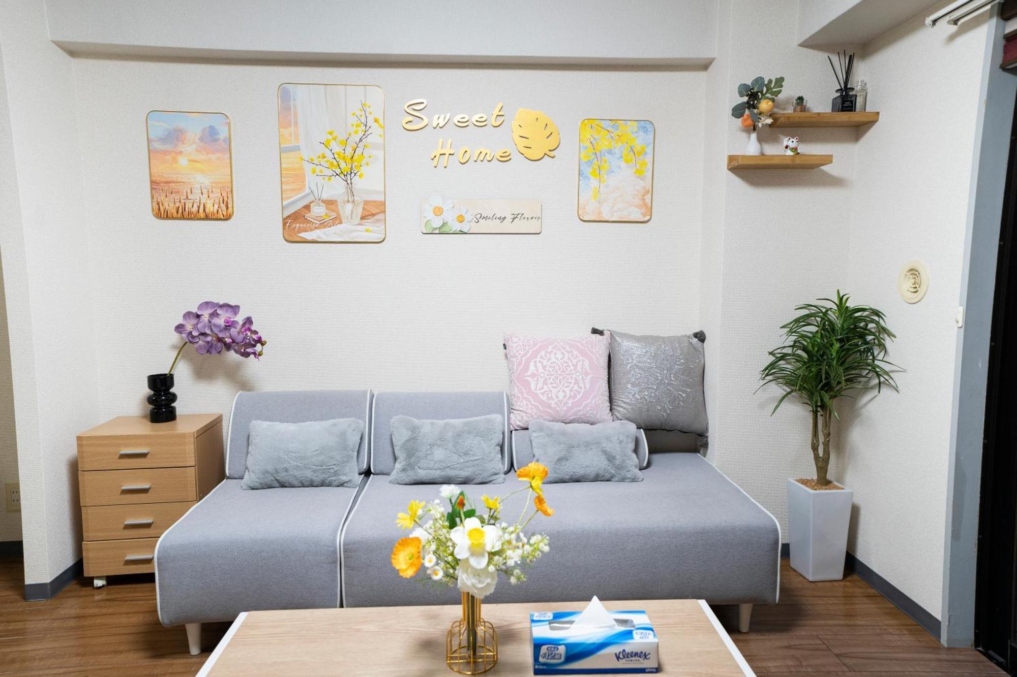 Apartment 6th Floor 602 With Elevator, 700 Meters Walk From Nishi-shinjuku Gochome 4 Minutes To Shinjuku, 75 Square Meters 30 Square Meters Of Large Balcony Tokyo