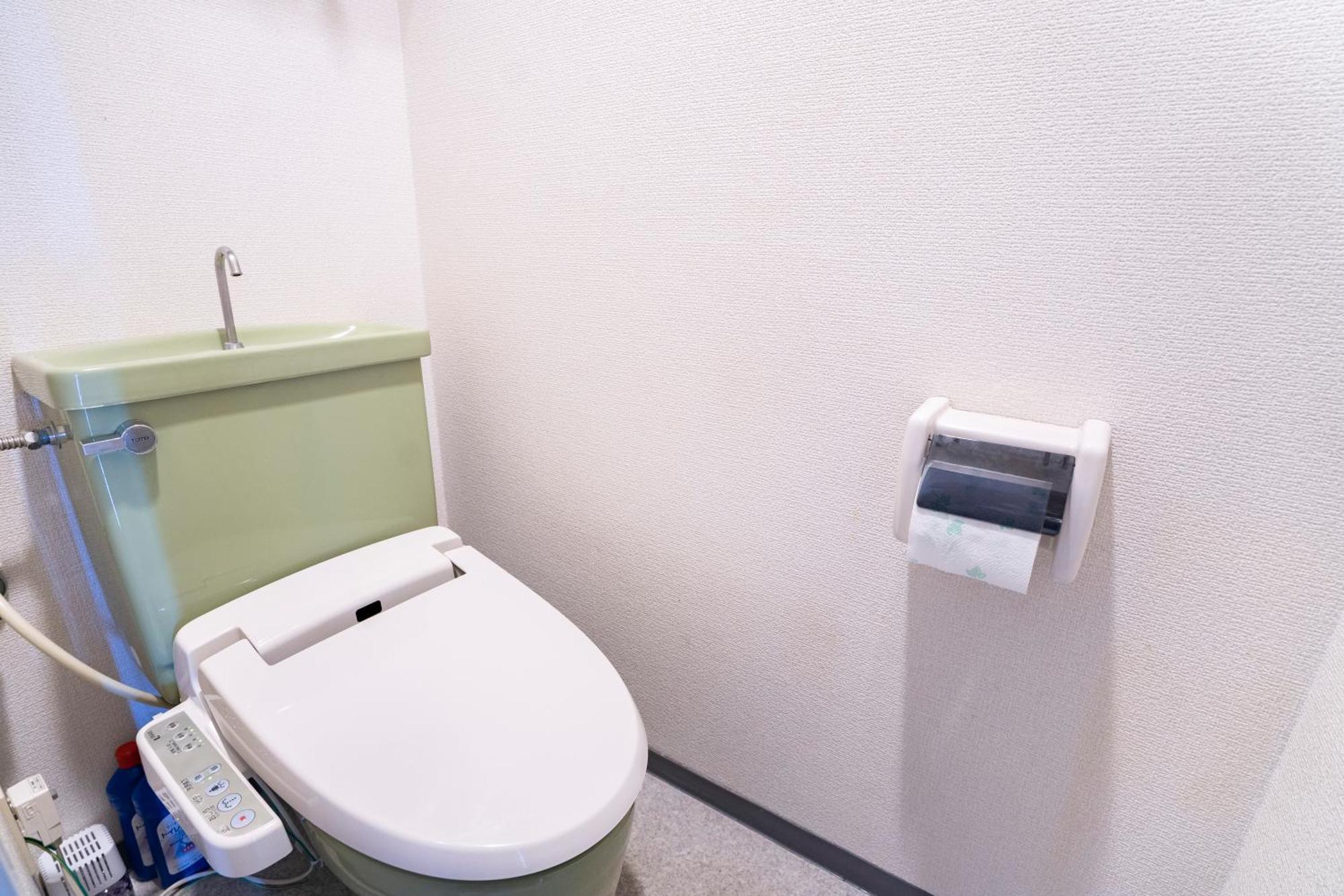6th Floor 602 With Elevator, 700 Meters Walk From Nishi-shinjuku Gochome 4 Minutes To Shinjuku, 75 Square Meters 30 Square Meters Of Large Balcony Tokyo