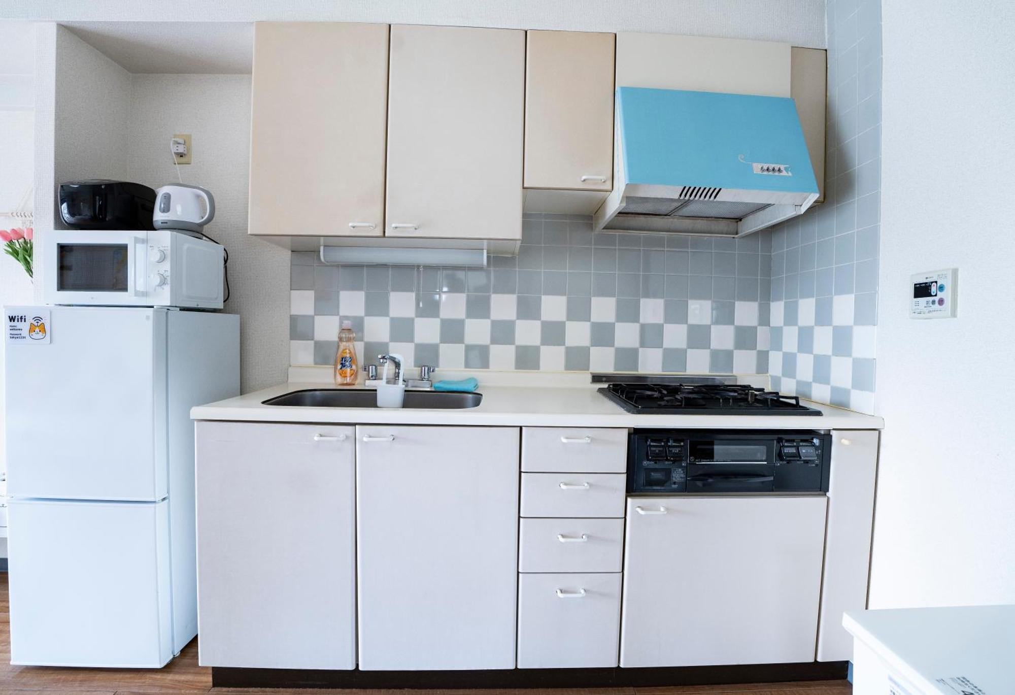 Apartment 6th Floor 602 With Elevator, 700 Meters Walk From Nishi-shinjuku Gochome 4 Minutes To Shinjuku, 75 Square Meters 30 Square Meters Of Large Balcony *