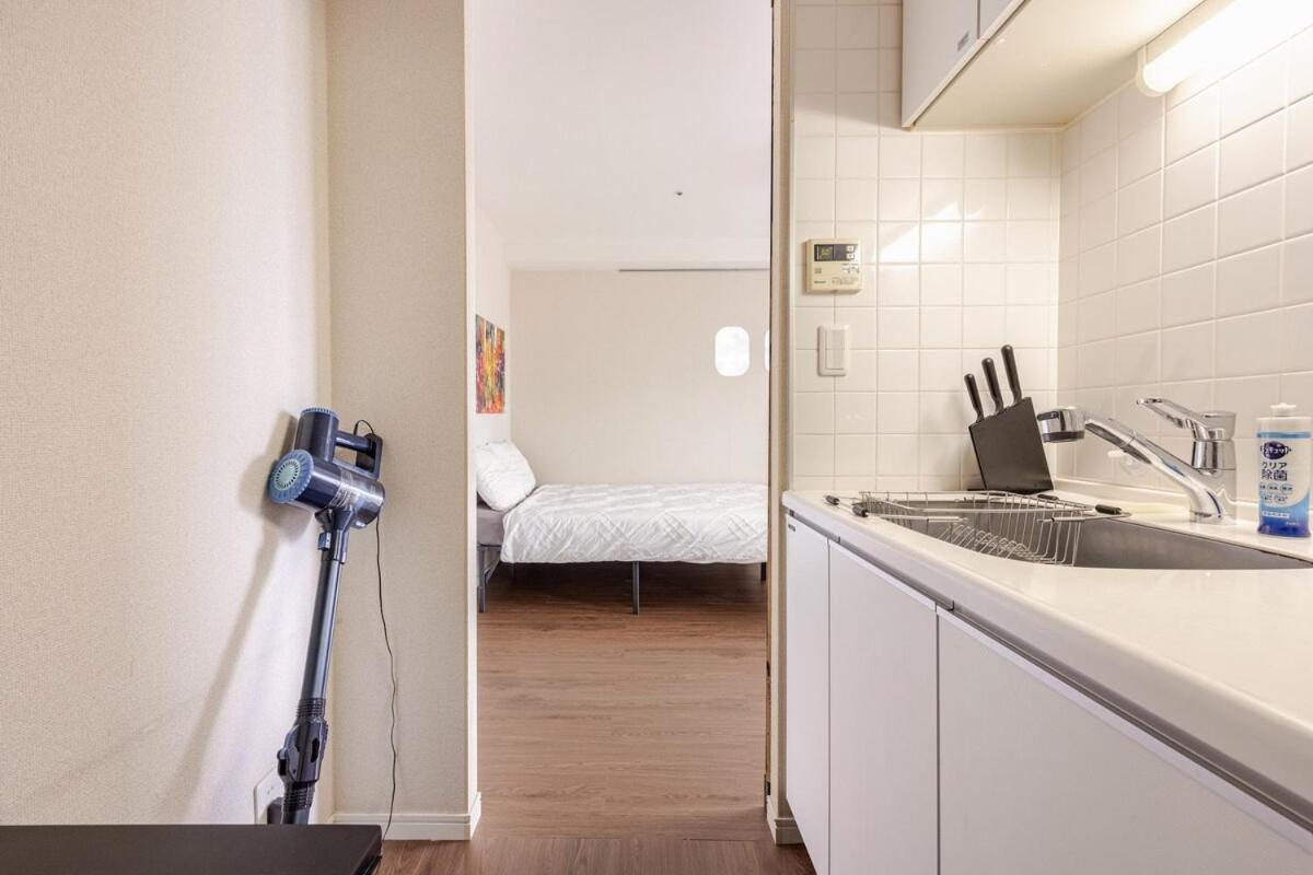 Apartment Kinshicho Sky View: Prime Location With Projector & Wi-fi