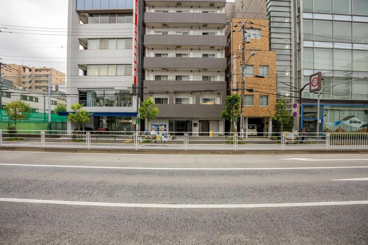 Kinshicho Sky View: Prime Location With Projector & Wi-fi Apartment
