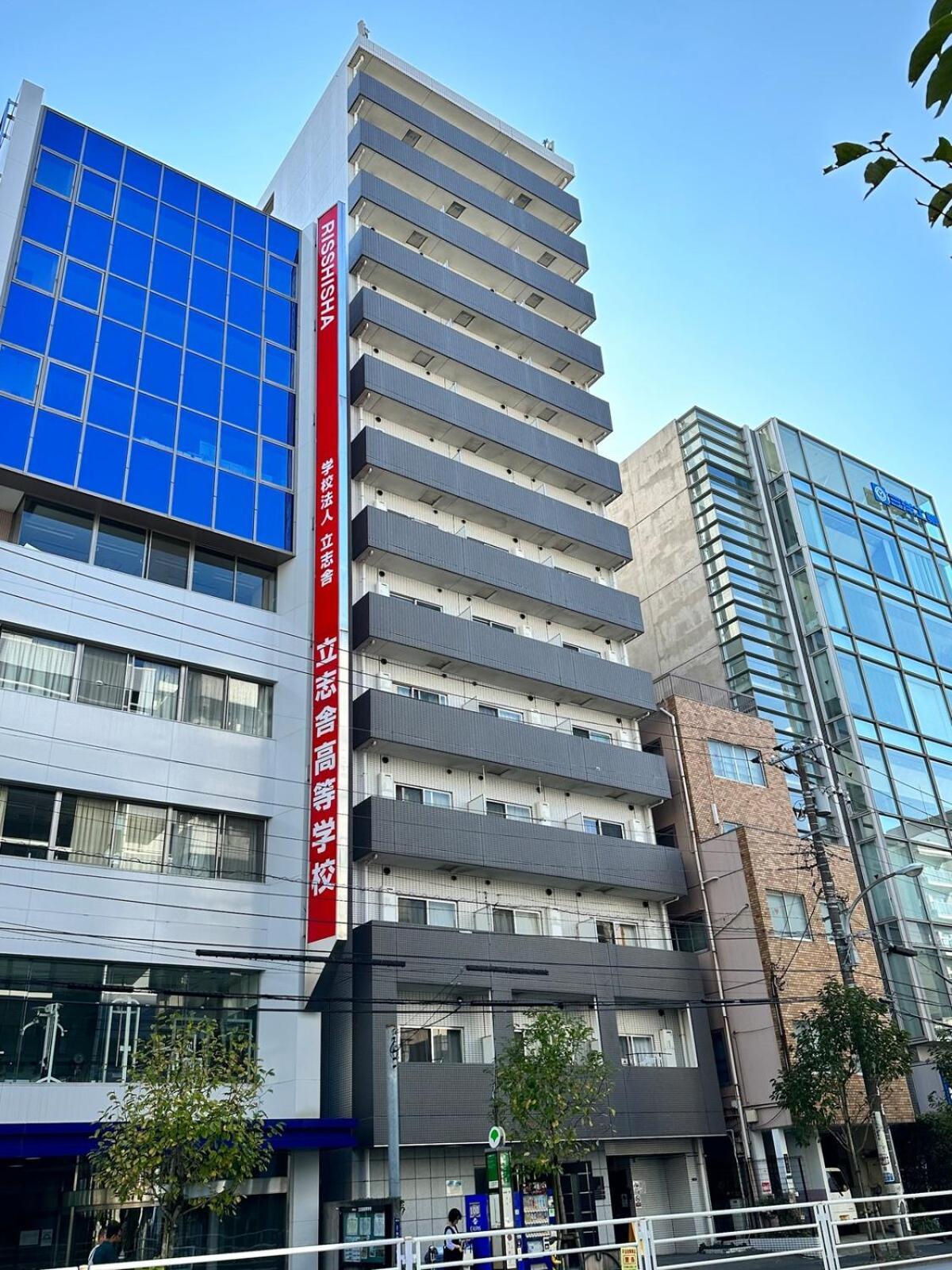 Kinshicho Sky View: Prime Location With Projector & Wi-fi