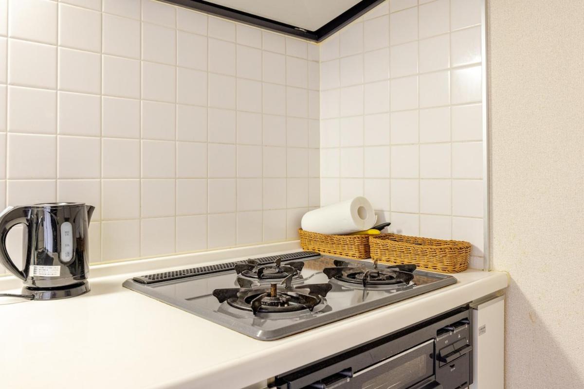 Kinshicho Sky View: Prime Location With Projector & Wi-fi Apartment *