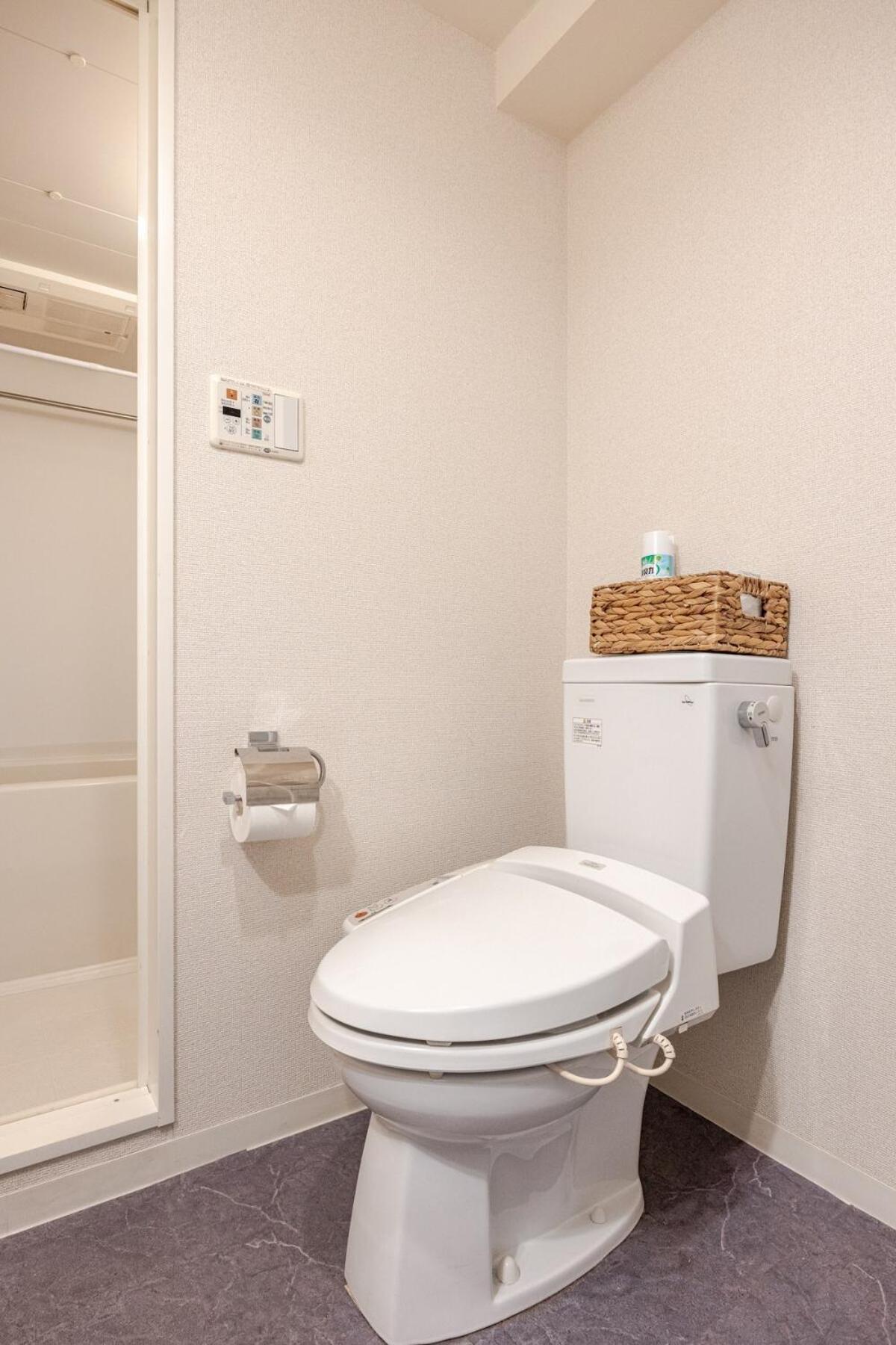 Kinshicho Sky View: Prime Location With Projector & Wi-fi *