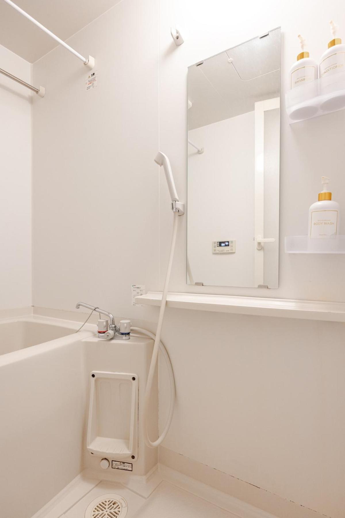 Apartment Kinshicho Sky View: Prime Location With Projector & Wi-fi *