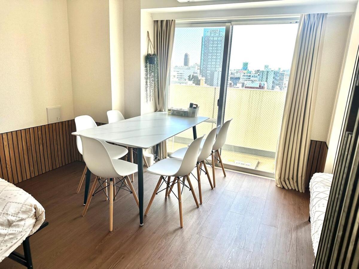 Kinshicho Sky View: Prime Location With Projector & Wi-fi Apartment *