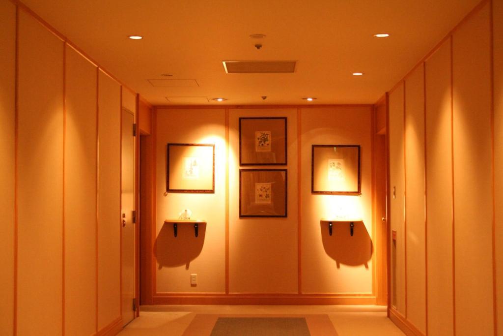 Uraku Aoyama Tokyo