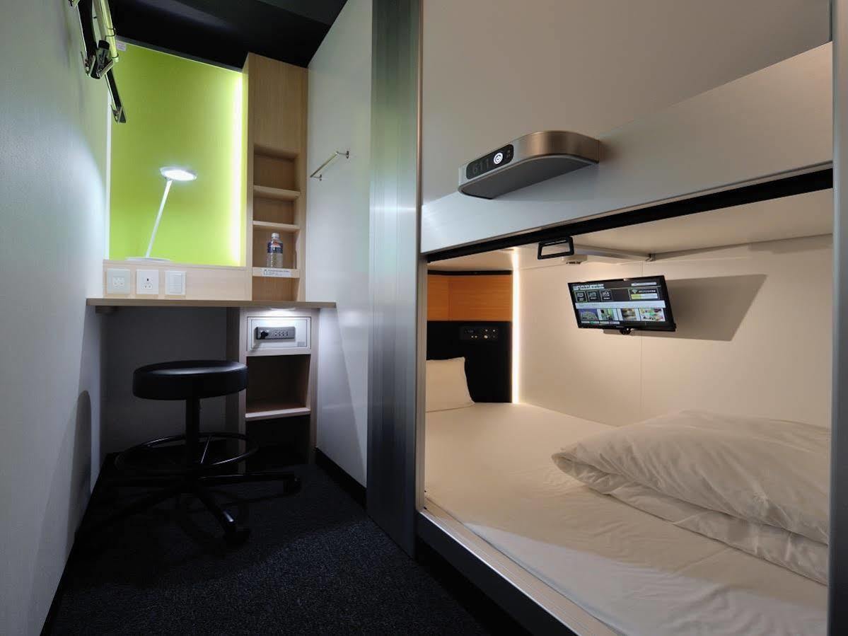 Capsule hotel Global Gotanda Tokyo