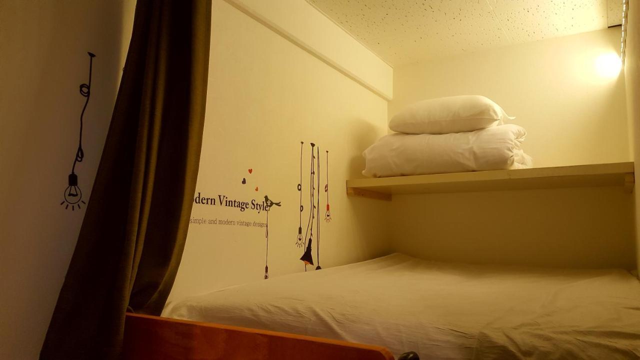Shinjuku Sky Capsule hotel *