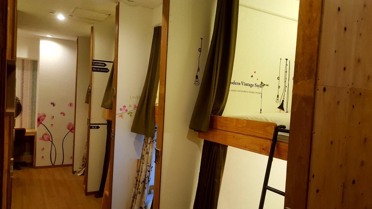 Shinjuku Sky Capsule hotel Tokyo